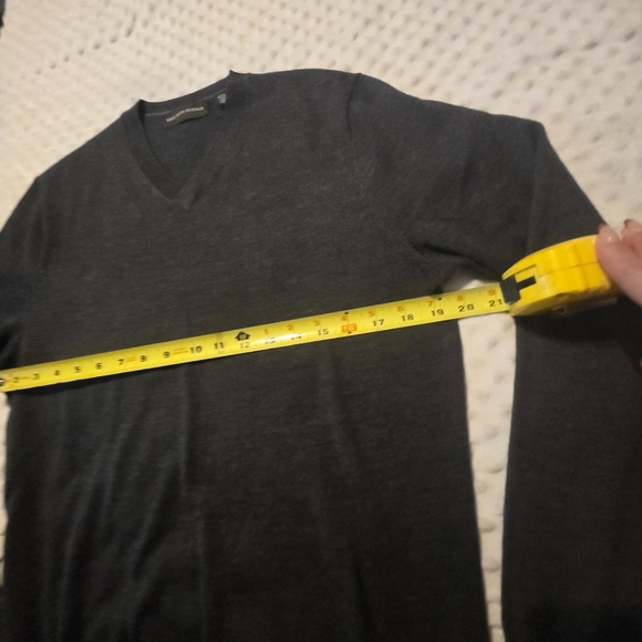 Sakd Fifth Avenue Men's Gray V-Neck Sweater - Picture 6 of 9